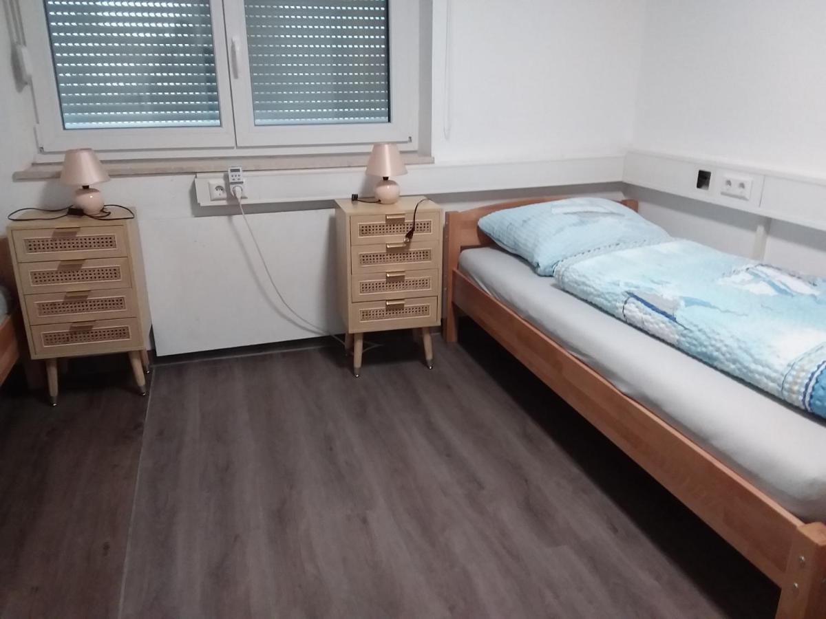 Nguyen Le 3 Schlafzimmer, 7 Bette,Dusche, 2 Wc , Kueche Ab 2 Uebernachtungen Neukirch  Buitenkant foto