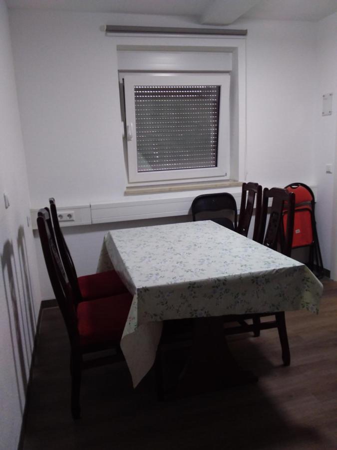 Nguyen Le 3 Schlafzimmer, 7 Bette,Dusche, 2 Wc , Kueche Ab 2 Uebernachtungen Neukirch  Buitenkant foto