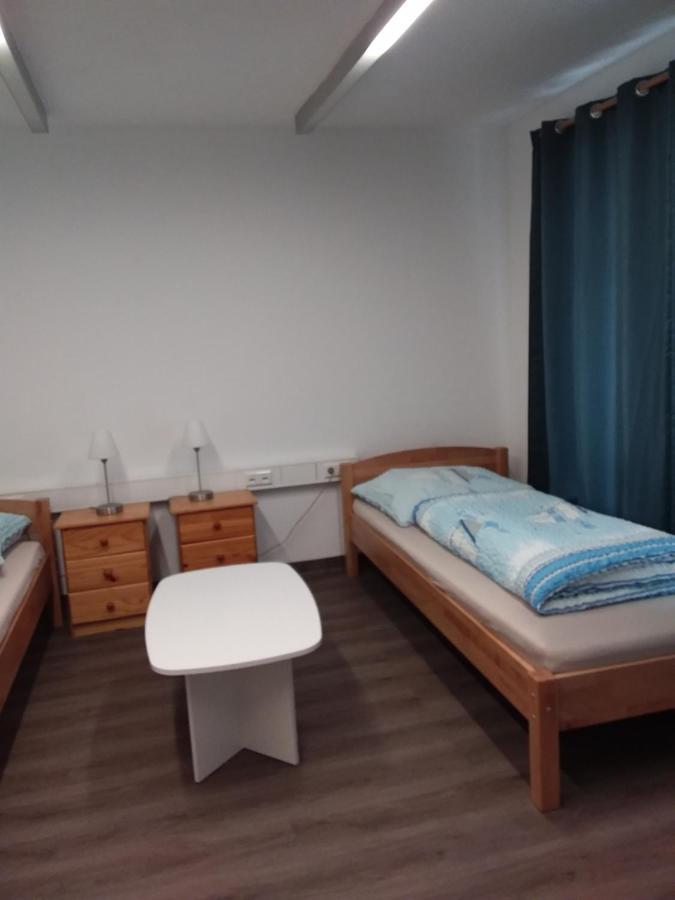 Nguyen Le 3 Schlafzimmer, 7 Bette,Dusche, 2 Wc , Kueche Ab 2 Uebernachtungen Neukirch  Buitenkant foto