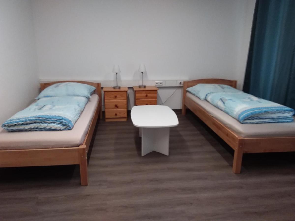 Nguyen Le 3 Schlafzimmer, 7 Bette,Dusche, 2 Wc , Kueche Ab 2 Uebernachtungen Neukirch  Buitenkant foto