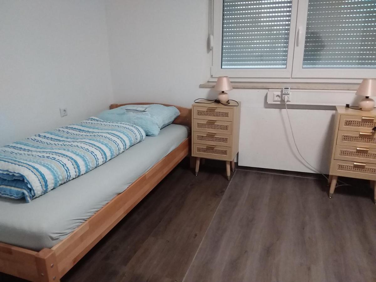 Nguyen Le 3 Schlafzimmer, 7 Bette,Dusche, 2 Wc , Kueche Ab 2 Uebernachtungen Neukirch  Buitenkant foto