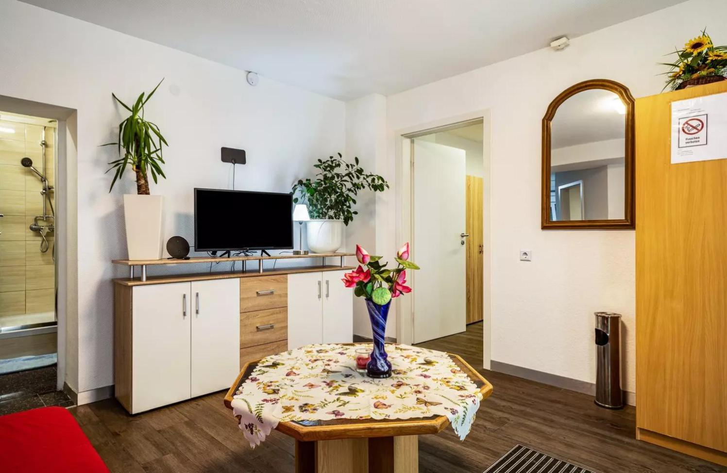 Nguyen Le 3 Schlafzimmer, 7 Bette,Dusche, 2 Wc , Kueche Ab 2 Uebernachtungen Neukirch  Buitenkant foto
